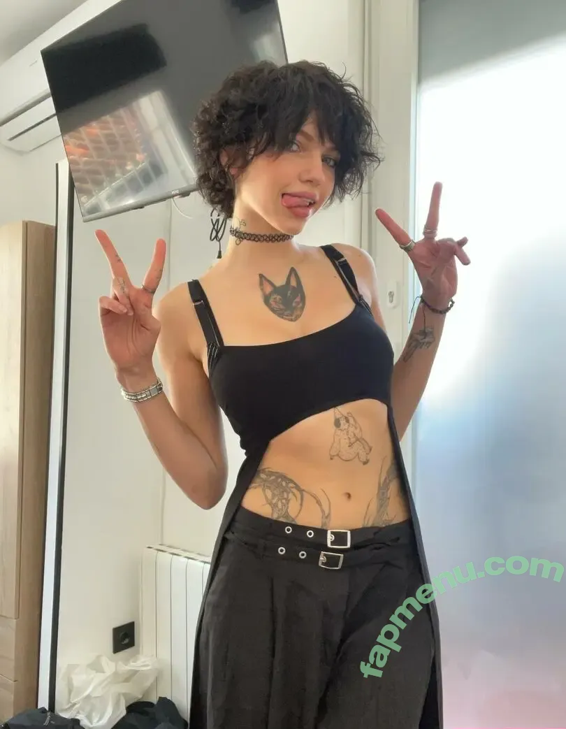 blue_eye_twinkle nude photo #0173 (lisa_milkis)