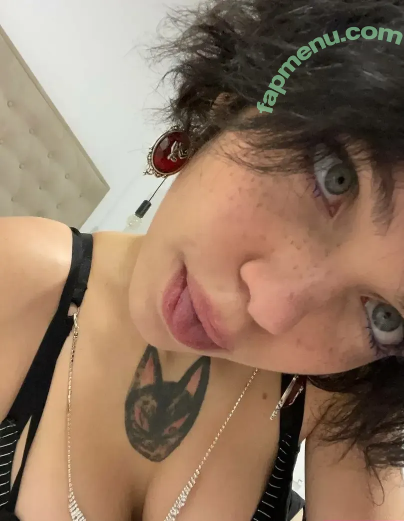 blue_eye_twinkle nude photo #0177 (lisa_milkis)