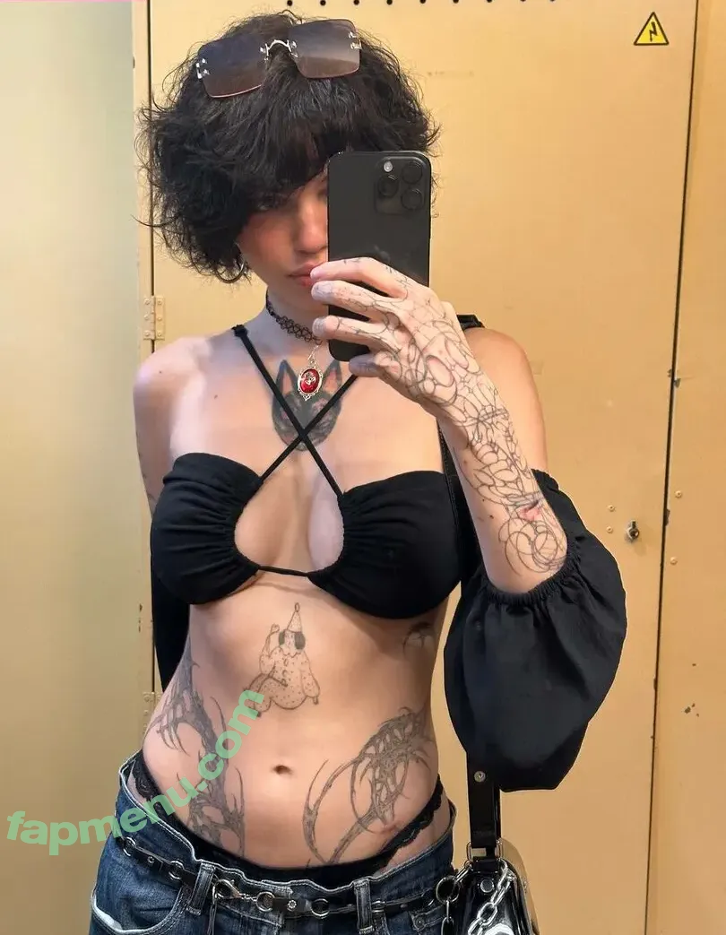 blue_eye_twinkle nude photo #0179 (lisa_milkis)