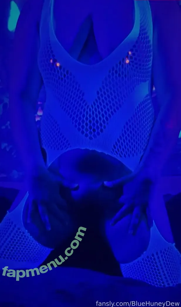 BlueHuneyDew nude photo #0133 (bluehunnitss_)