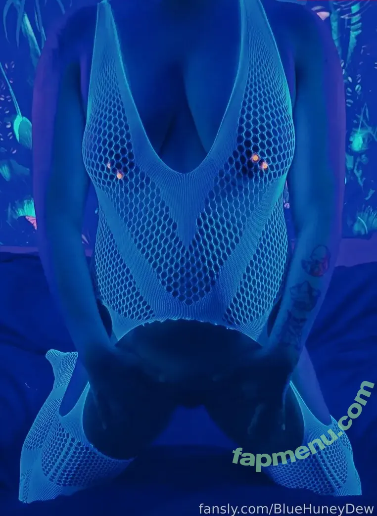 BlueHuneyDew nude photo #0134 (bluehunnitss_)