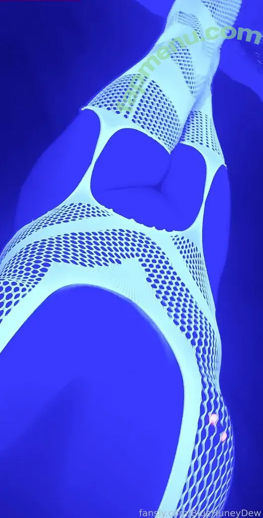 BlueHuneyDew nude photo #0135 (bluehunnitss_)