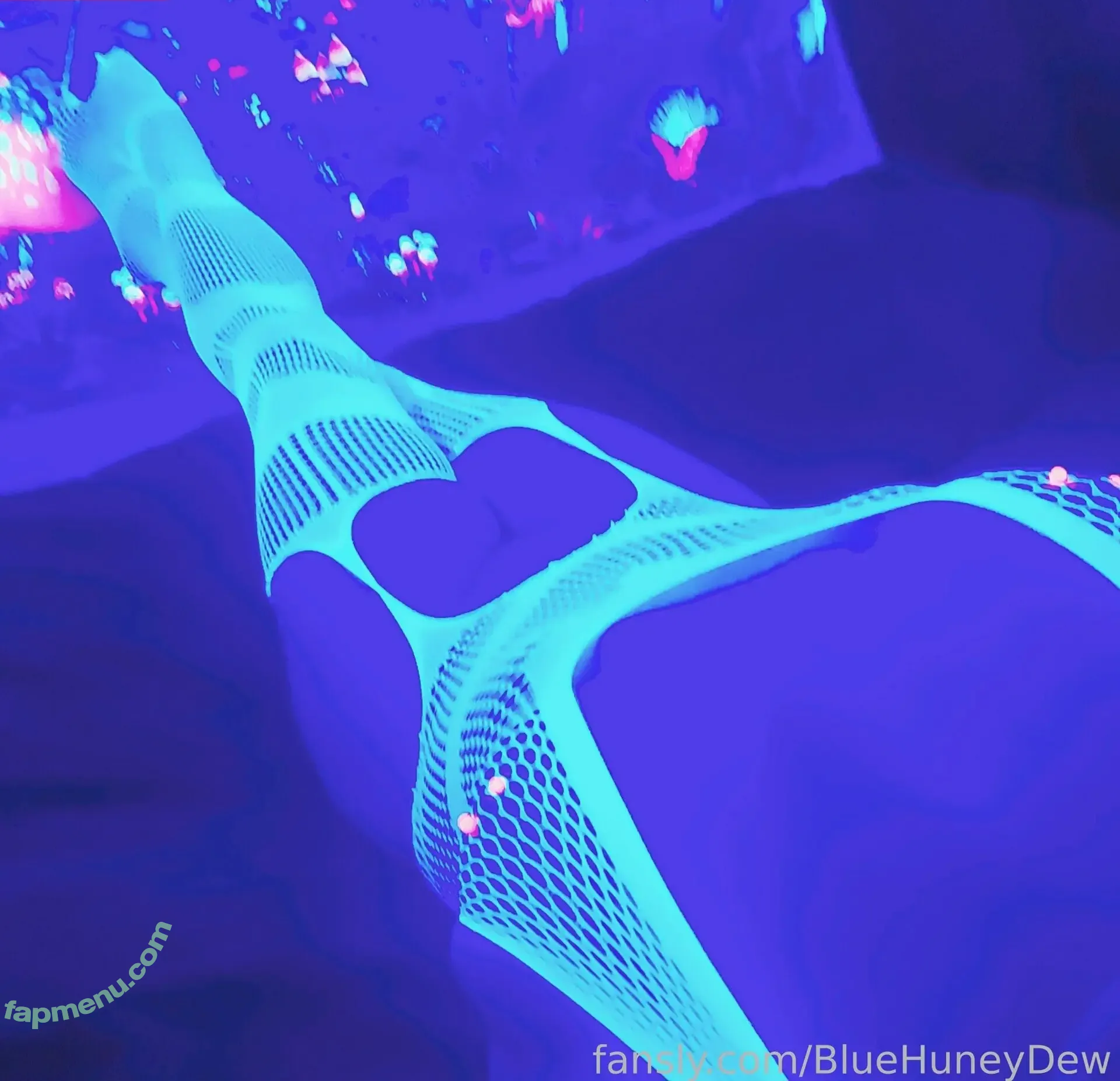 BlueHuneyDew nude photo #0136 (bluehunnitss_)