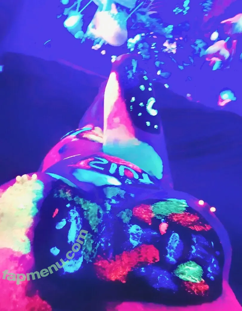 BlueHuneyDew nude photo #0145 (bluehunnitss_)