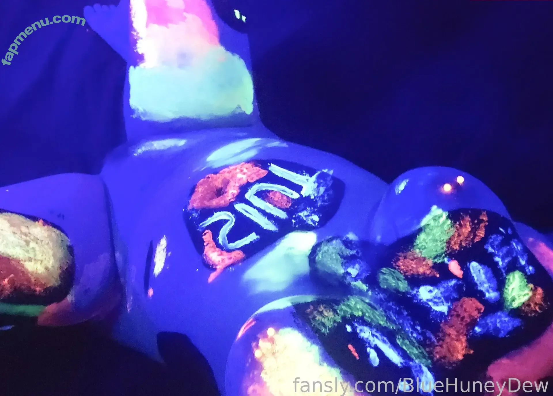 BlueHuneyDew nude photo #0148 (bluehunnitss_)