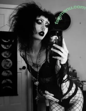 Bluntghoul nude photo #0008