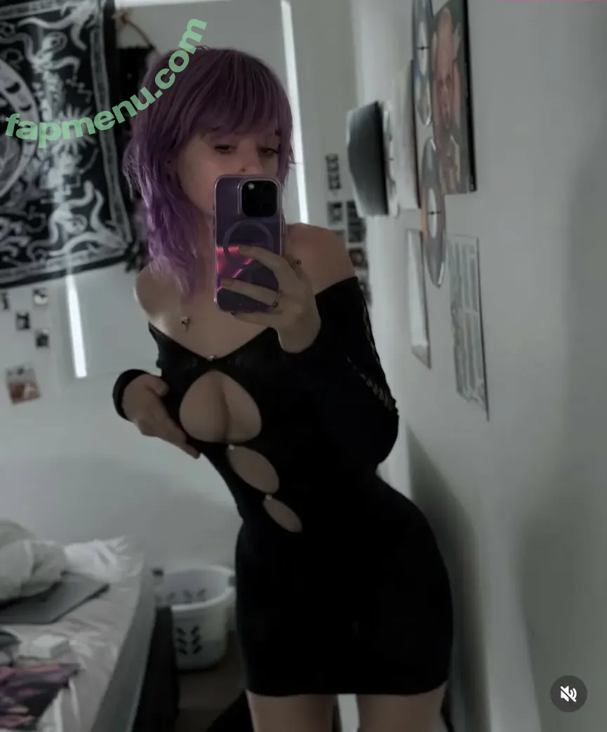 Bluntzncxntss nude photo #0004 (_.gh0st._.420._ / blunt.n.balanced)