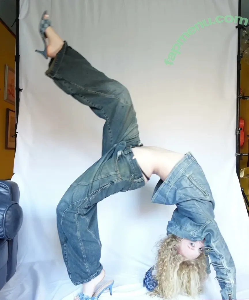 Bombette Martin nude photo #0031 (GB Skateboarder / bombette_martin)