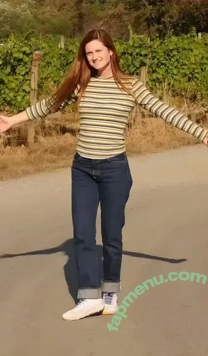 Bonnie Wright / thisisbwright nude photo #0245