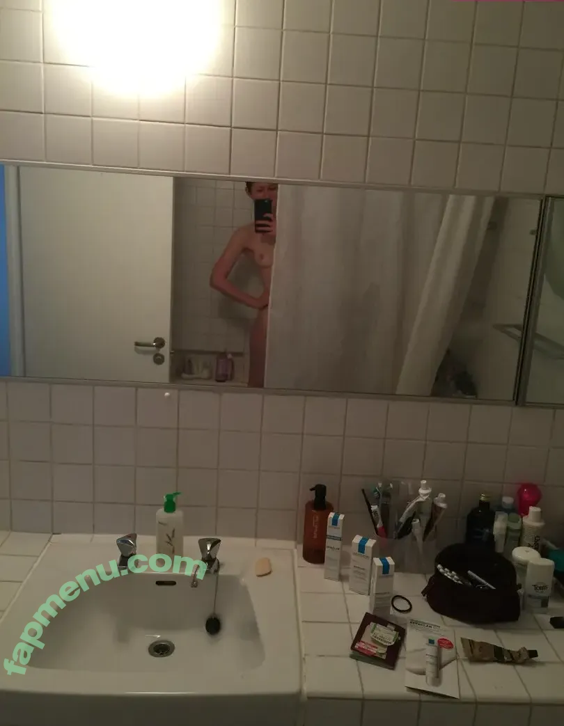 Bonnie Wright nude photo #0152 (thisisbwright)