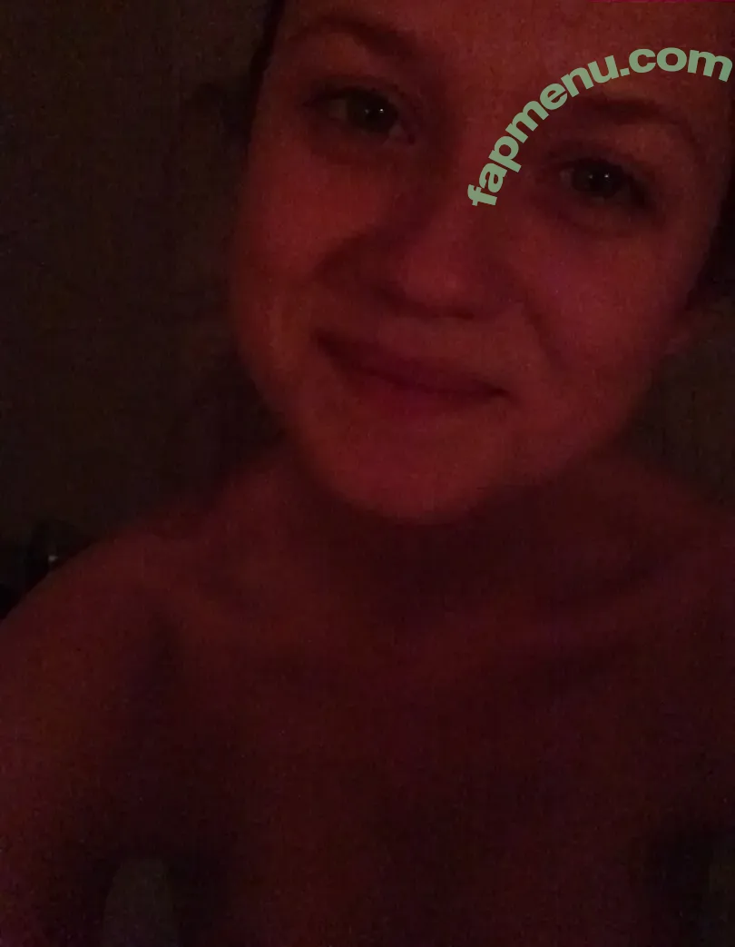Bonnie Wright nude photo #0155 (thisisbwright)