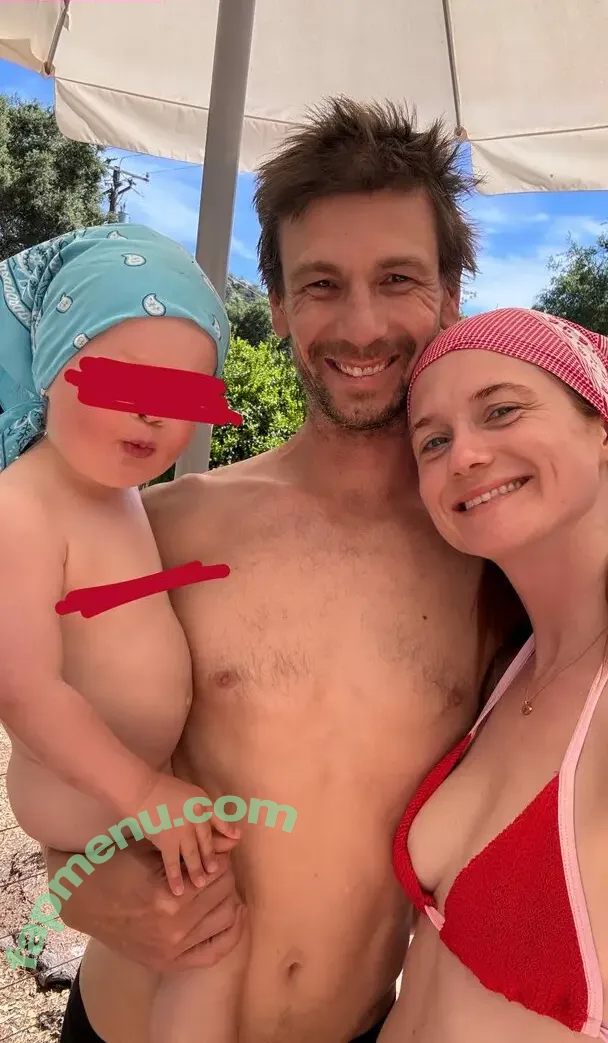 Bonnie Wright nude photo #0177 (thisisbwright)