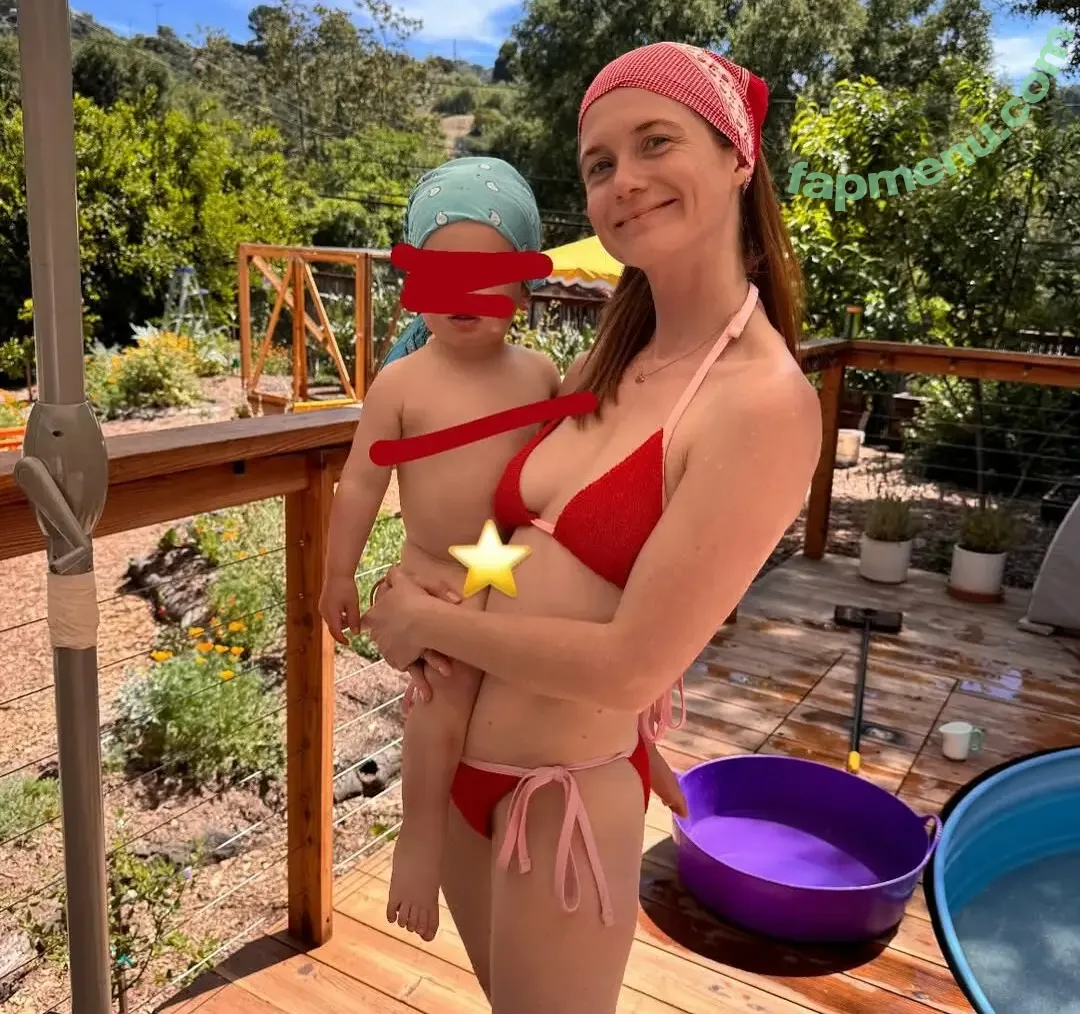 Bonnie Wright nude photo #0178 (thisisbwright)