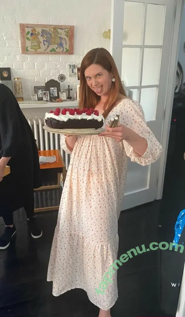 Bonnie Wright nude photo #0195 (thisisbwright)