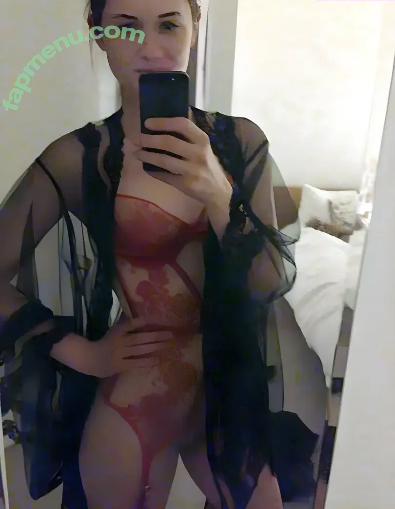 Bonnie Wright nude photo #0205 (thisisbwright)