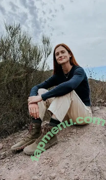 Bonnie Wright nude photo #0237 (thisisbwright)