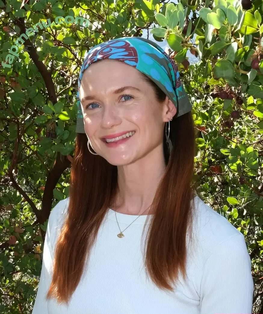 Bonnie Wright nude photo #0238 (thisisbwright)