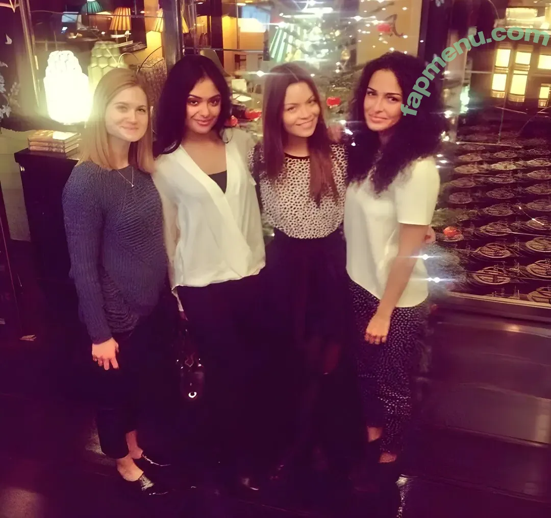 Bonnie Wright nude photo #0243 (thisisbwright)