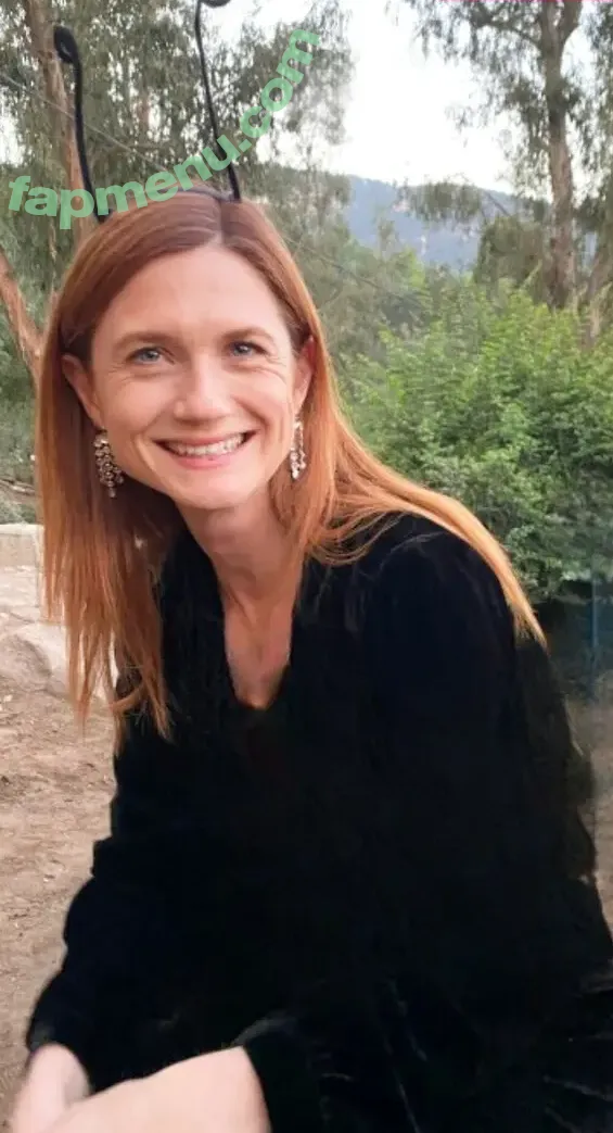 Bonnie Wright nude photo #0264 (thisisbwright)