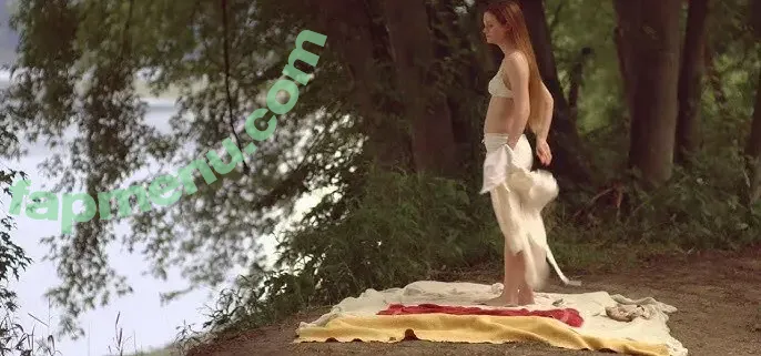 Bonnie Wright nude photo #0279 (thisisbwright)