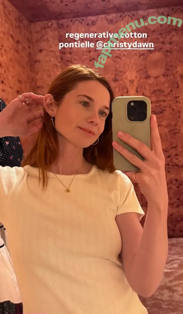 Bonnie Wright nude photo #0295 (thisisbwright)