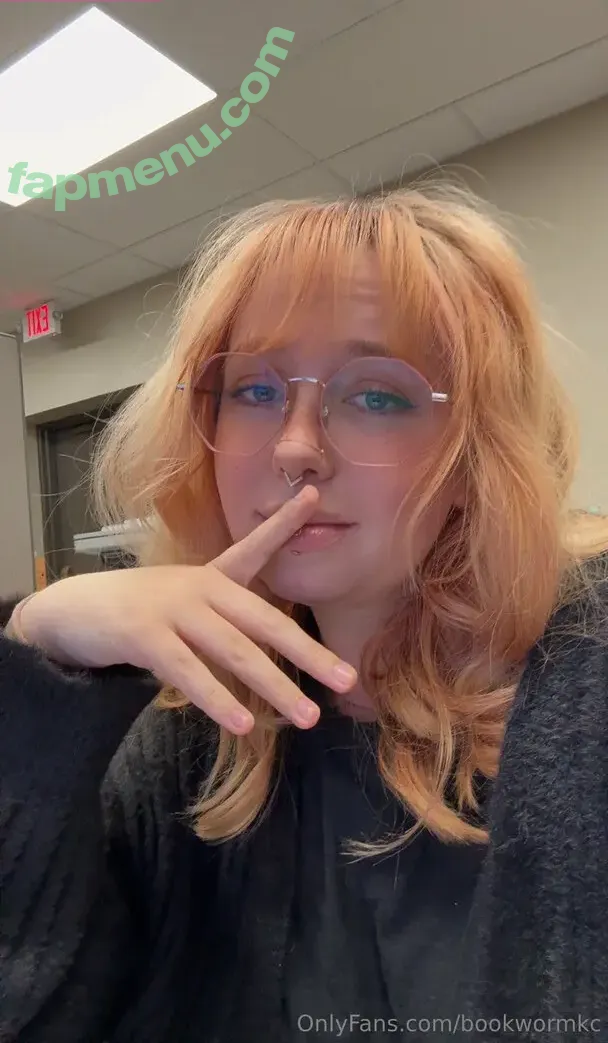 bookwormkc nude photo #0005 (thickgamerchick)