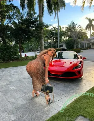 bootyqueenbae / araqueenbae nude photo #0198