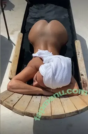 bootyqueenbae / araqueenbae nude photo #0401
