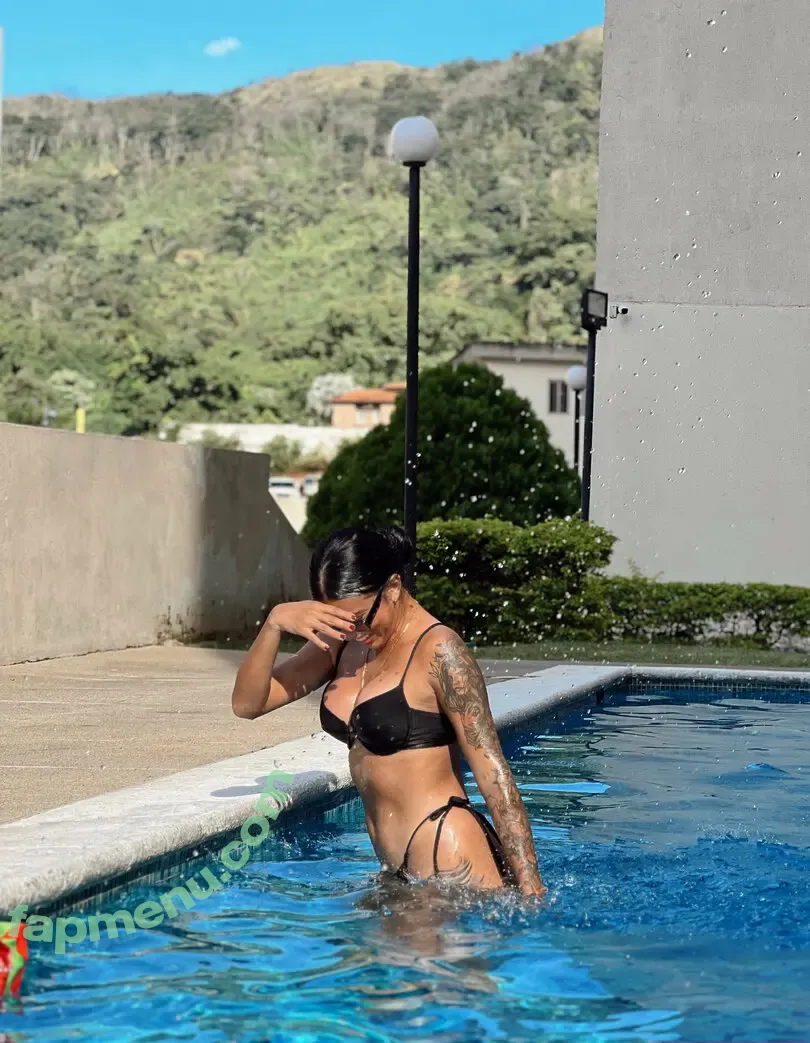bootyqueenevavip nude photo #0040 (amandalatona)