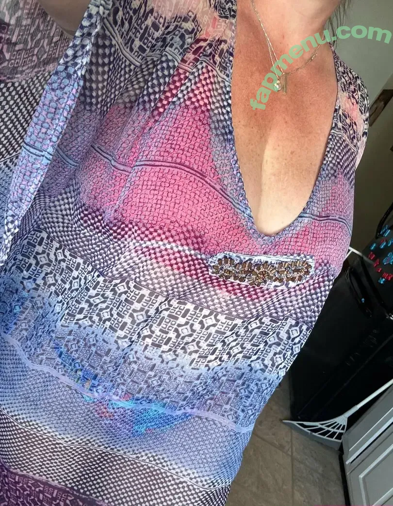 boredmama00 nude photo #0005 (b0red_mama)