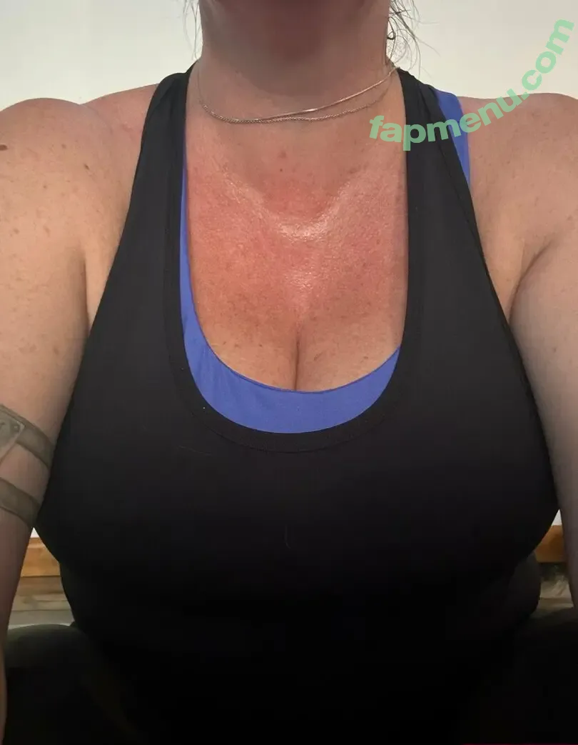boredmama00 nude photo #0006 (b0red_mama)
