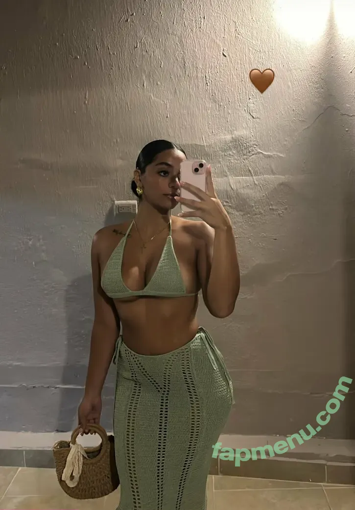 boriqua.mamii nude photo #0004 (boriquamamii_)