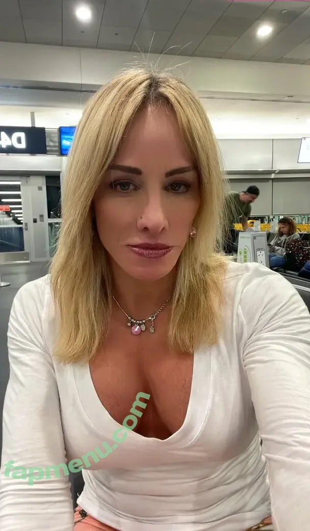 BostonBecki nude photo #0004 (Becki .Bottomz / BeckiBottomz / TS Becki BottomzXXX / bostonbecky)