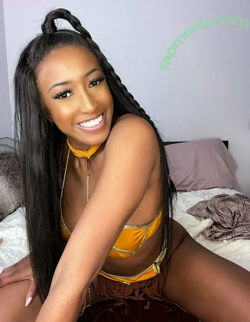 Br0nzedcoco nude photo #0002 (Br0nzedcoco)