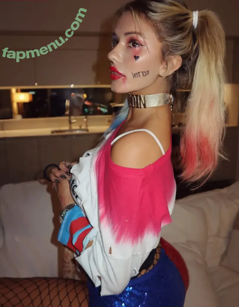 Br3ckie Hi11 nude photo #0020 (breckiehill)