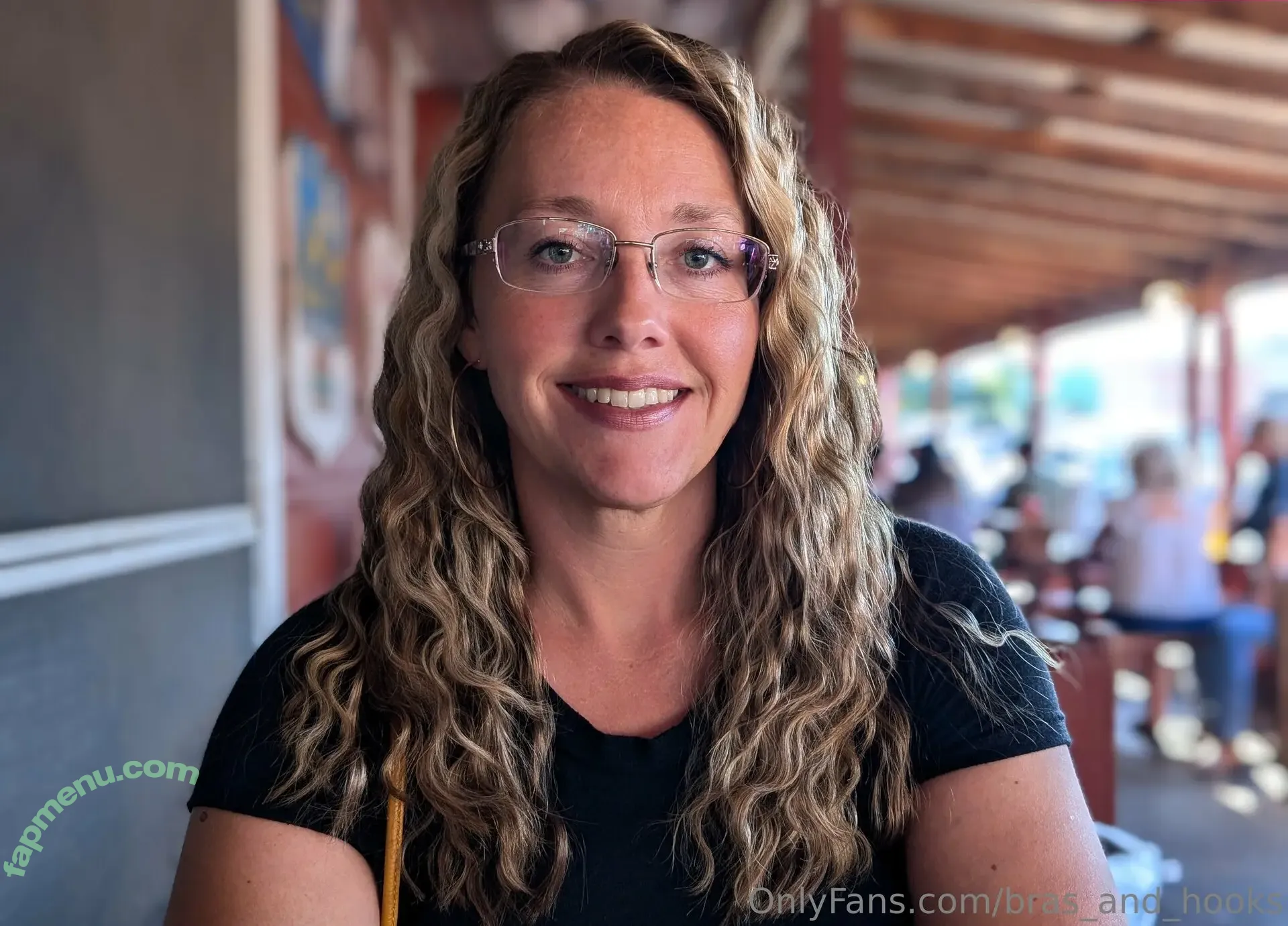 bras_and_hooks nude photo #0001 (reel)