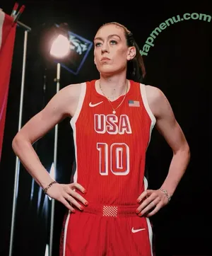 Breanna Stewart / WNBA Player / breannastewart30 nude photo #0049