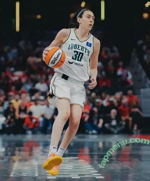 Breanna Stewart / WNBA Player / breannastewart / breannastewart30 nude photo #0065