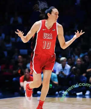 Breanna Stewart / WNBA Player / breannastewart / breannastewart30 nude photo #0072