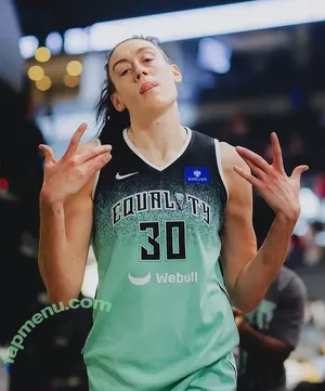 Breanna Stewart / WNBA Player / breannastewart / breannastewart30 nude photo #0076