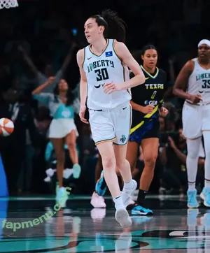 Breanna Stewart / WNBA Player / breannastewart / breannastewart30 nude photo #0077