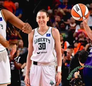 Breanna Stewart / WNBA Player / breannastewart / breannastewart30 nude photo #0081