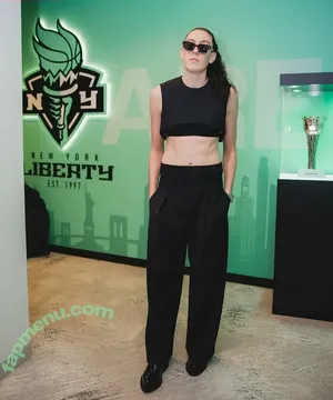 Breanna Stewart / WNBA Player / breannastewart / breannastewart30 nude photo #0088