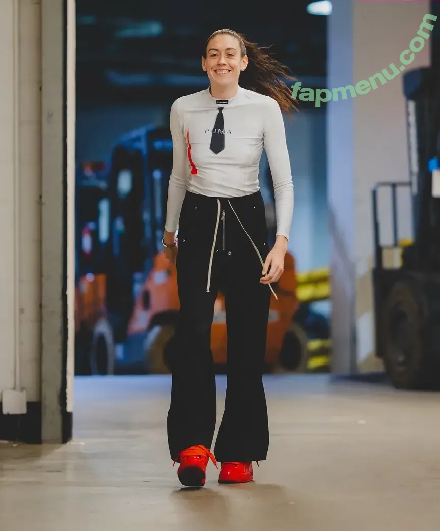 Breanna Stewart nude photo #0042 (WNBA Player / breannastewart30)