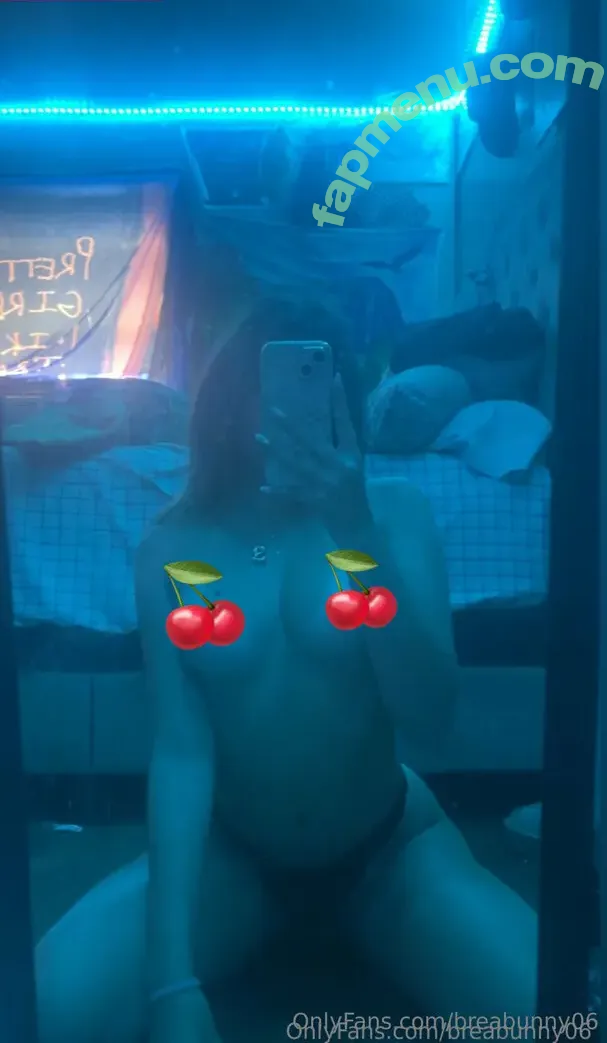 Breanna Wright nude photo #0022 (Brea_1906 / Breabunny06 / Breanna.2005 / Hannah Brown / Hannah Lanays)