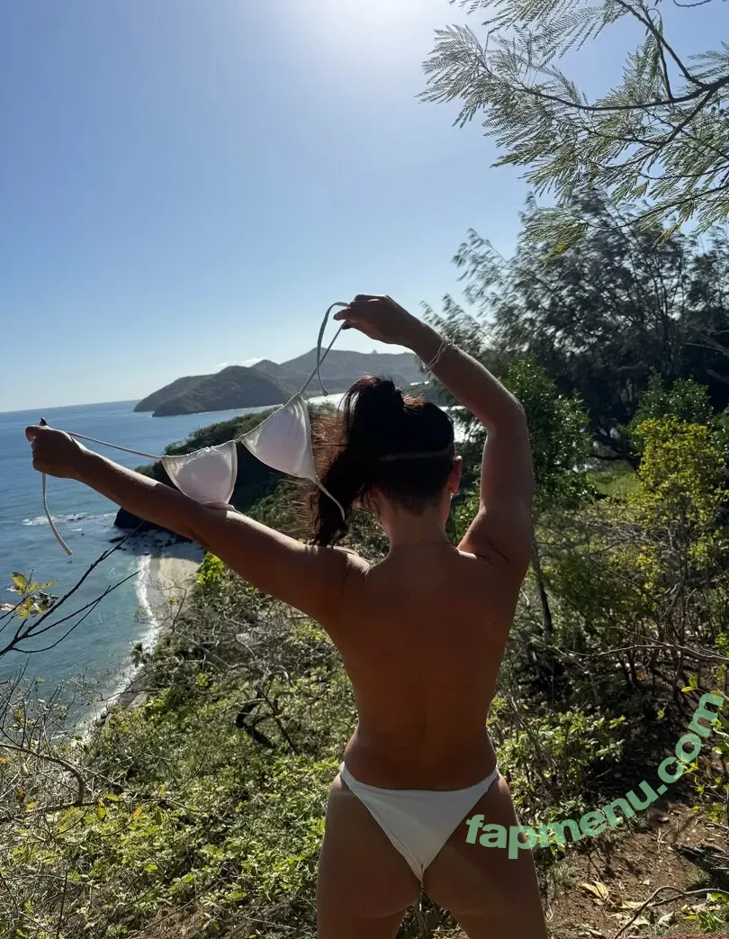 breasts_in_nature_free nude photo #0017 (breasts_in_nature_free)