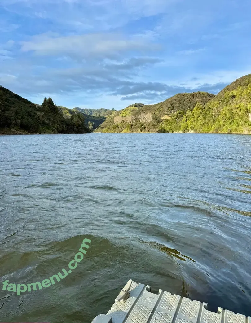 breasts_in_nature_free nude photo #0022 (breasts_in_nature_free)