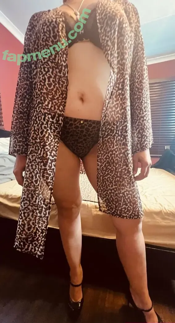 breasty_beauty nude photo #0021 (breasty_beauty)