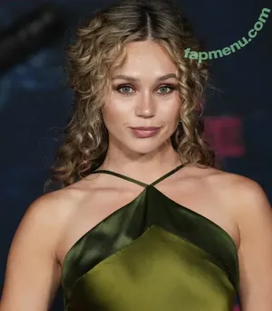 Brec Bassinger / brecbassinger nude photo #0576