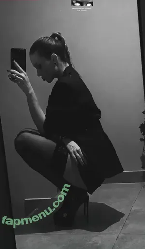 Breskvica / brrrreskvica nude photo #0020